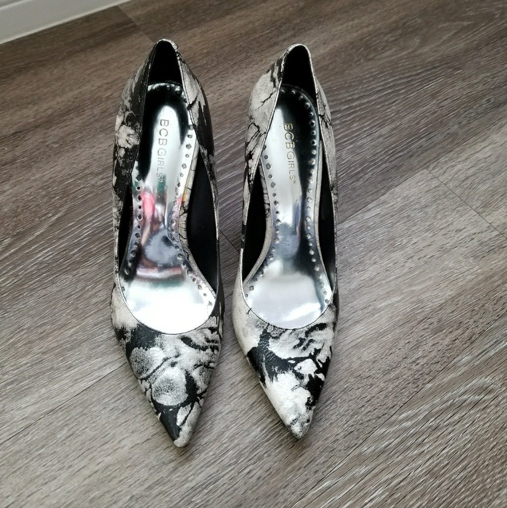 🔥🔥REDUCED🔥🔥BCBGirls Paint Wash Pumps